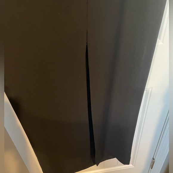 Black formal gown Size 4 worn once and dry cleaned - Picture 4 of 6